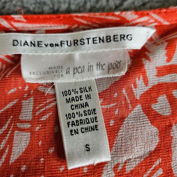 Women's Diane vonFurstenberg 100% Silk "Pea in the Pod" Faux Wrap Top Size Small - Picture 2 of 9